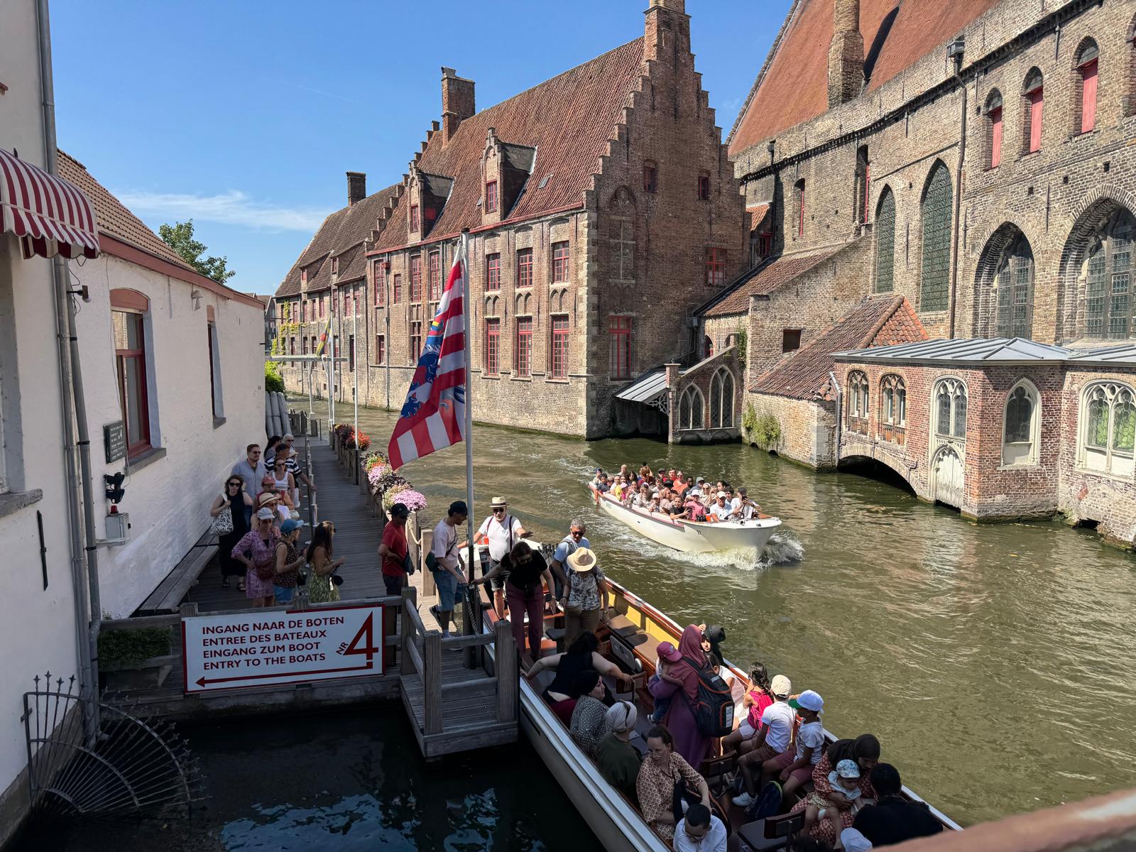 Canal boats queuing at pier 4